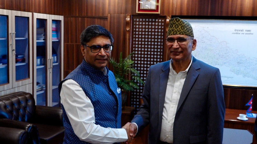 स्वदेश फर्किनुअघि भारतीय विदेश सचिवले भेटे अर्थमन्त्री